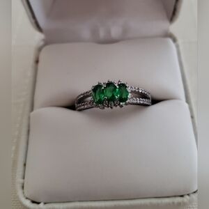 Elegant .925 Sterling Silver Ring with Emerald CZ Gemstones